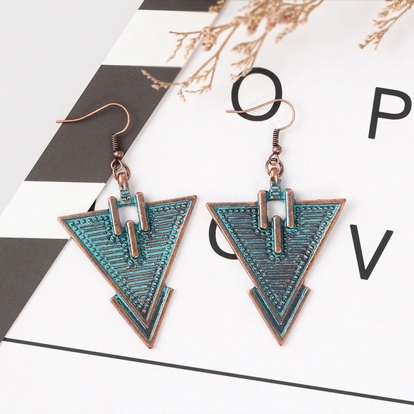 Triangle Arrow Earrings - Picture 3 of 3
